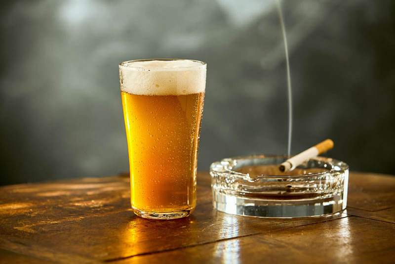 骨折治療中の酒、タバコ